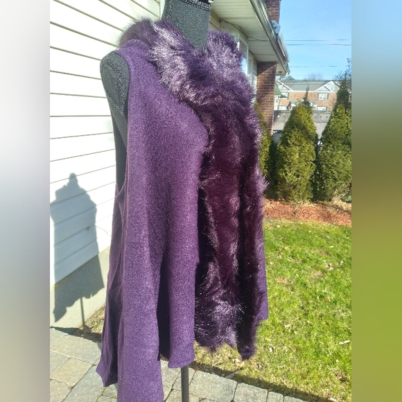 🌱🌾BEAUTIFUL Wrap Vest Deep Grape Color with faux fur accents 😲 - Picture 6 of 10